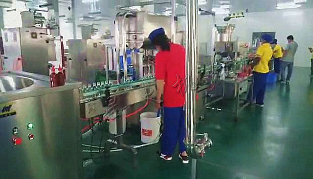 番茄醬灌裝生產線(全自動理瓶機+全自動番茄醬灌裝機+自動上蓋旋蓋機+鋁箔封口機+s170噴碼機+全自動貼標機+收瓶機)